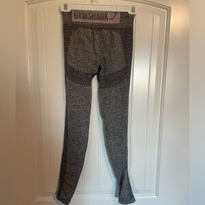Gymshark flex high waisted legging charcoal mark/ Pastel grape size smal…
